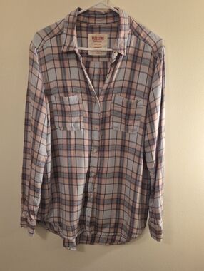 Women's Flannel Shirt in Pink & Blue Plaid by Mossimo Supply Co. Size Large